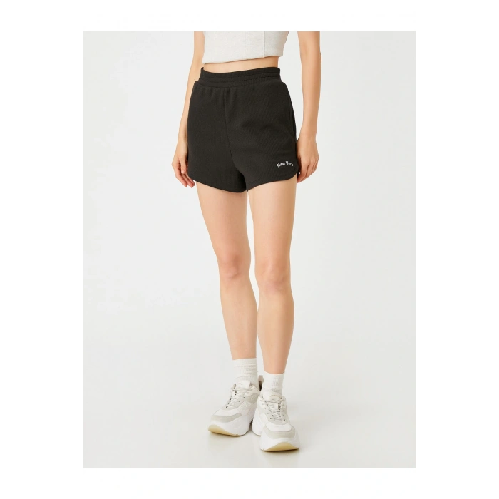 Slogan Baskılı Şort