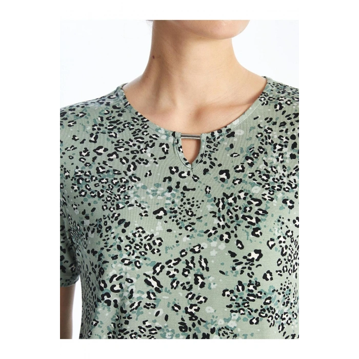 LCW Grace Bisiklet Yaka Desenli Kısa Kollu Kadın Tişört