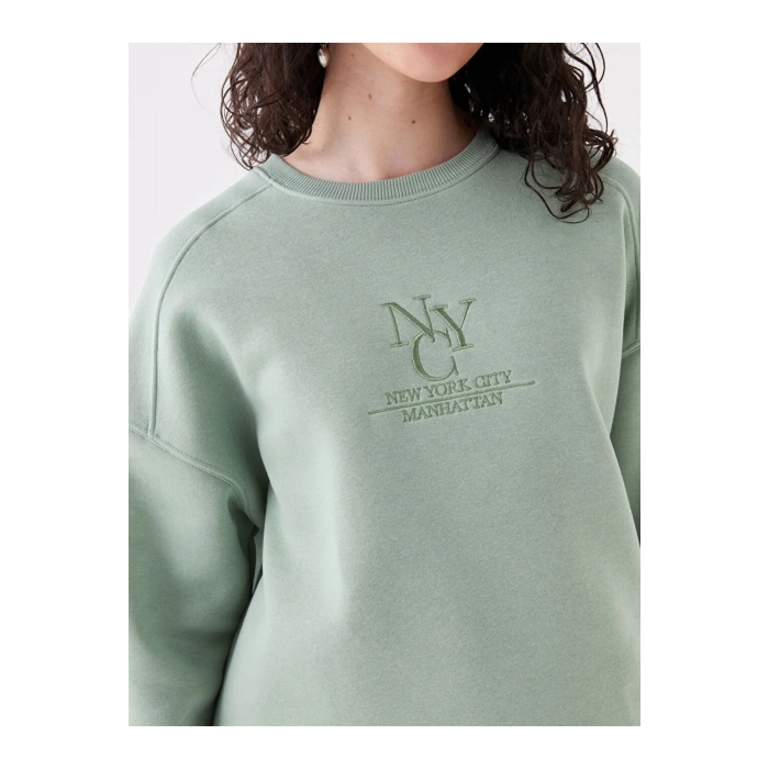 LCW Casual Bisiklet Yaka Nakışlı Uzun Kollu Oversize Kadın Sweatshirt