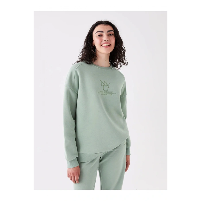 LCW Casual Bisiklet Yaka Nakışlı Uzun Kollu Oversize Kadın Sweatshirt