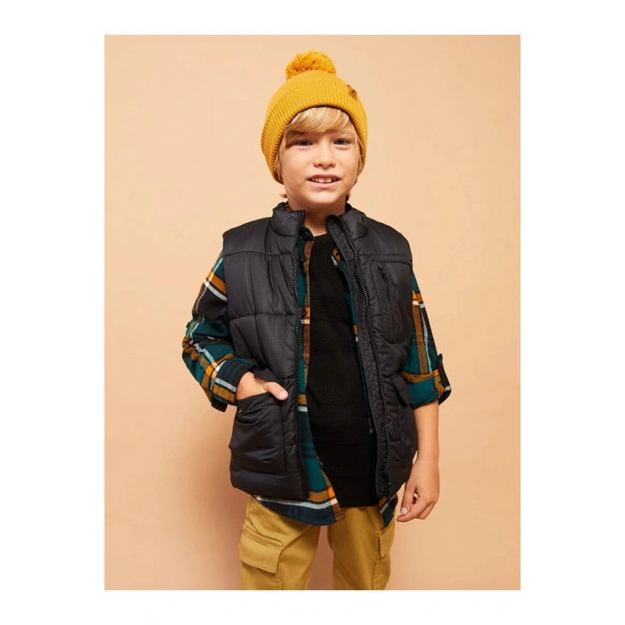 LCW Kids Siyah Dik Yaka Erkek Çocuk Şişme Yelek