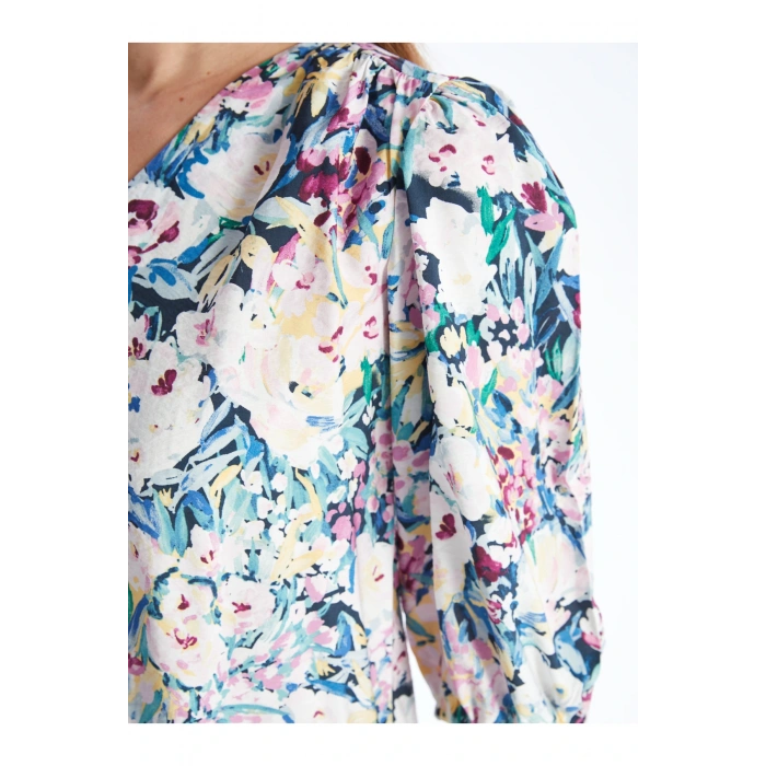 V Yaka Çiçekli Kadın Bluz