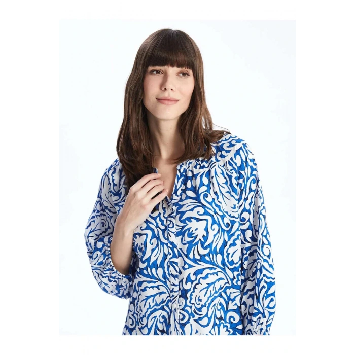 LCWAIKIKI Classic Mavi Kaçık Yaka Desenli Oversize Kadın Bluz
