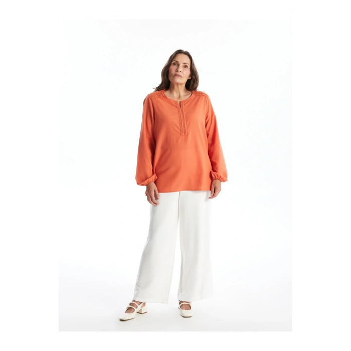 Kaçık Yaka Nakışlı Uzun Kollu Kadın Bluz