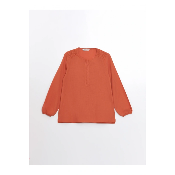 Kaçık Yaka Nakışlı Uzun Kollu Kadın Bluz