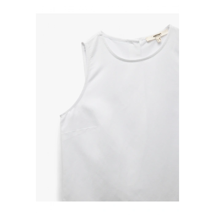 Arkası Düğmeli Asimetrik Kesim Kırık Beyaz Kadın Bluz 5SAK60258UW