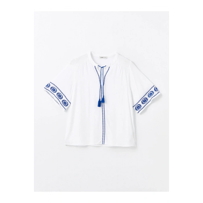 Bağlamalı Yaka Nakışlı Kadın Bluz