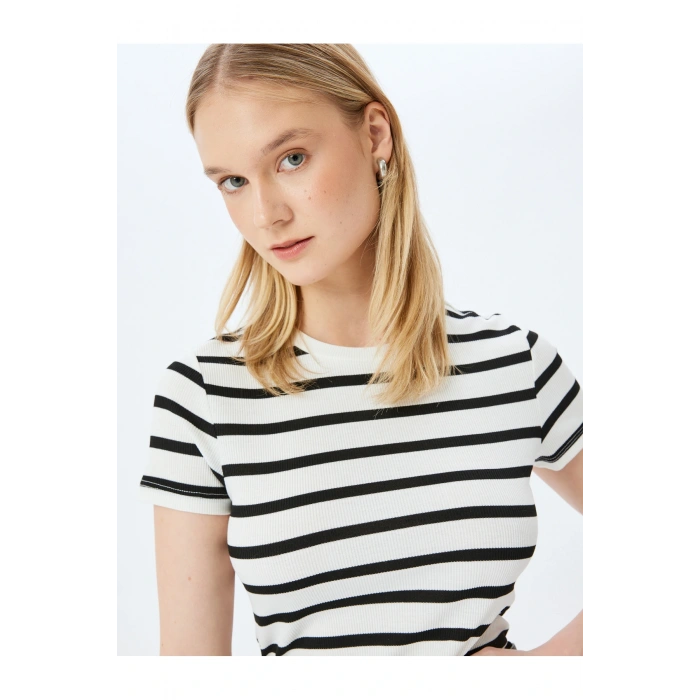 Basic Çizgili Bisiklet Yaka Kısa Kollu Kaşkorse Slim Fit Kadın Tişört