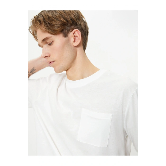 Basic Tişört Hafif Dik Yaka Tek Cep Detaylı Bisiklet Yaka Kısa Kollu