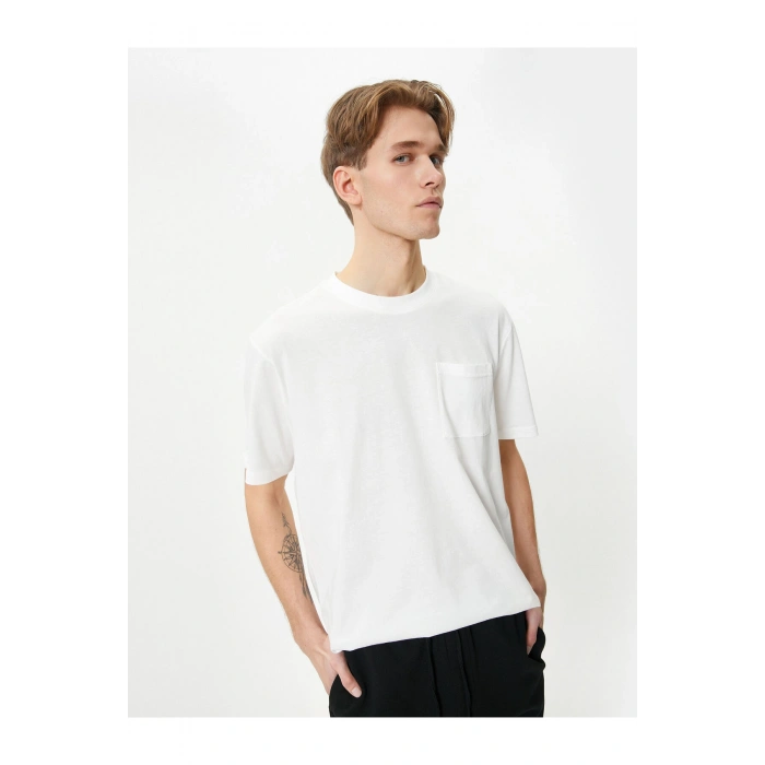 Basic Tişört Hafif Dik Yaka Tek Cep Detaylı Bisiklet Yaka Kısa Kollu