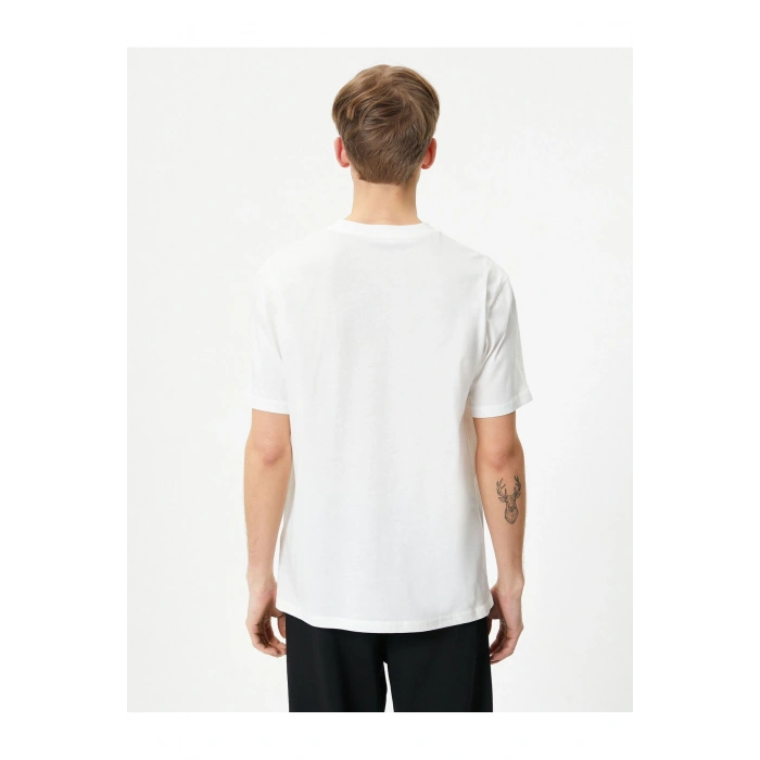 Basic Tişört Hafif Dik Yaka Tek Cep Detaylı Bisiklet Yaka Kısa Kollu