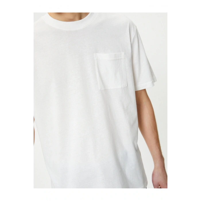 Basic Tişört Hafif Dik Yaka Tek Cep Detaylı Bisiklet Yaka Kısa Kollu