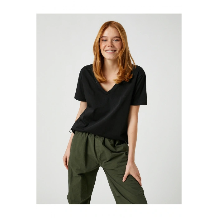 Basic Tişört V Yaka Kısa Kollu