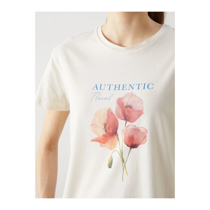 Bisiklet Yaka Çiçekli Penye Kadın Tişört