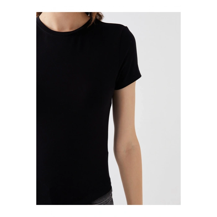 Bisiklet Yaka Düz Kısa Kollu Kadın Tişört