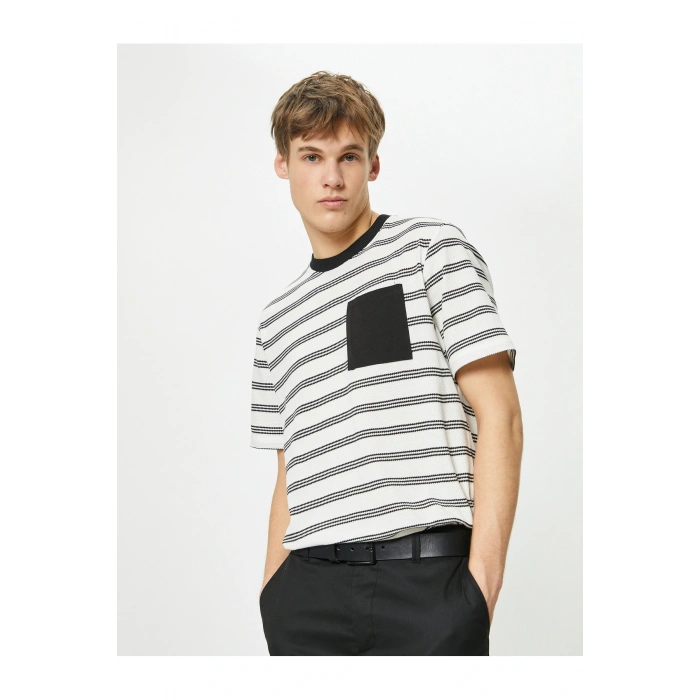 Cep Detaylı Tişört Bisiklet Yaka Kısa Kollu