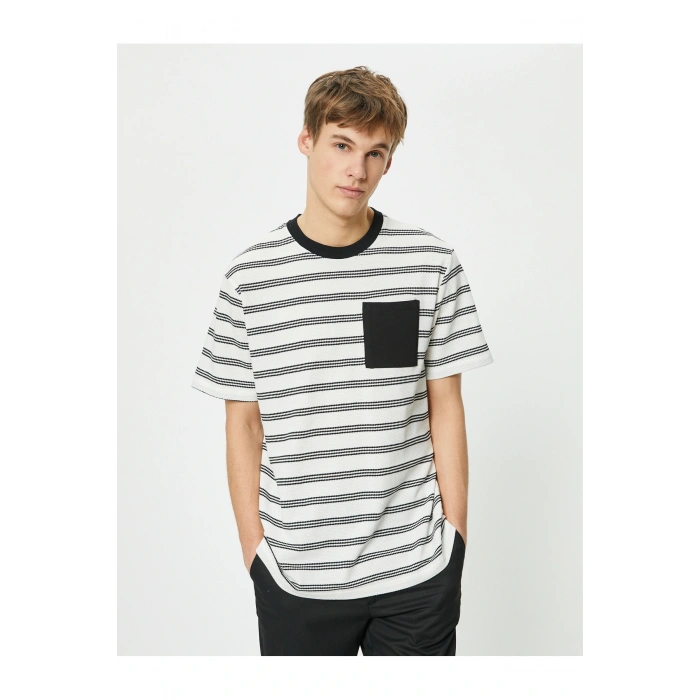 Cep Detaylı Tişört Bisiklet Yaka Kısa Kollu