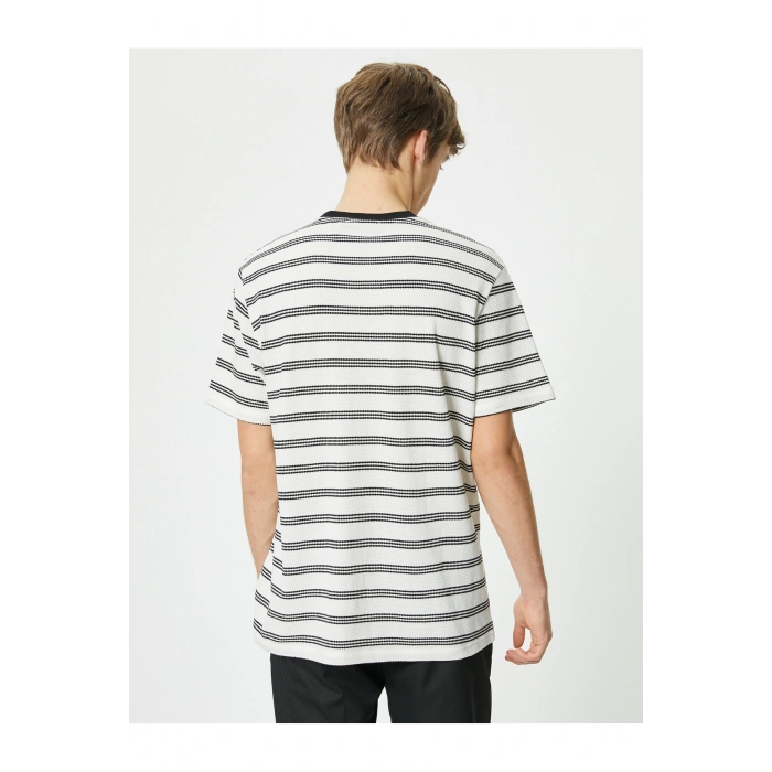 Cep Detaylı Tişört Bisiklet Yaka Kısa Kollu