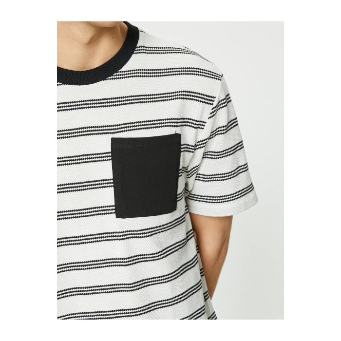 Cep Detaylı Tişört Bisiklet Yaka Kısa Kollu