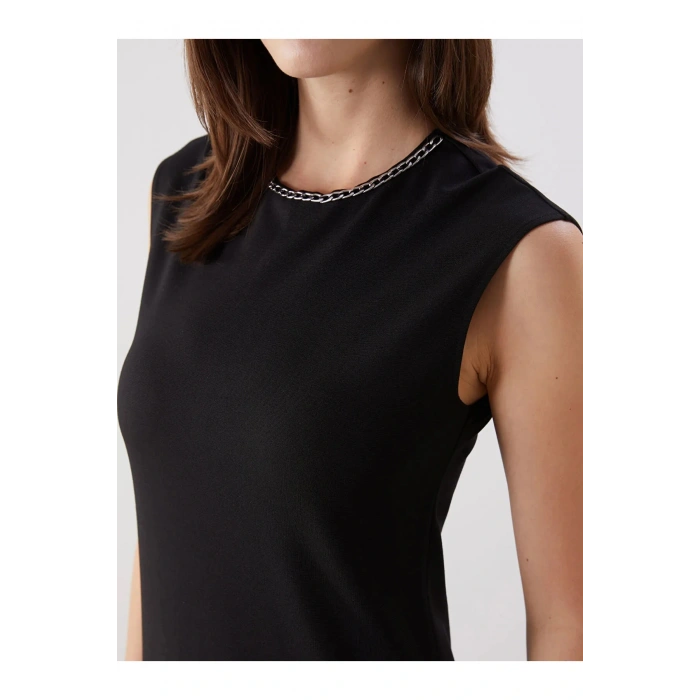 Comfort Siyah Bisiklet Yaka Zincir Detaylı Ekstra Dar Mini Elbise