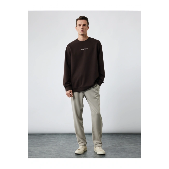 İşleme Detaylı Uzun Kollu Bisiklet Yaka Sweatshirt