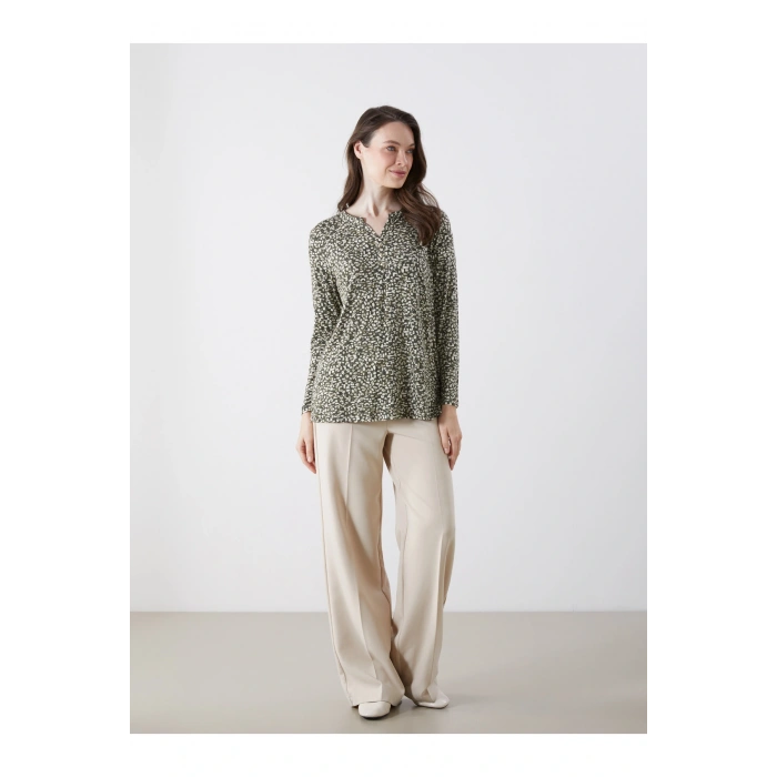 Kaçık Yaka Desenli Bluz