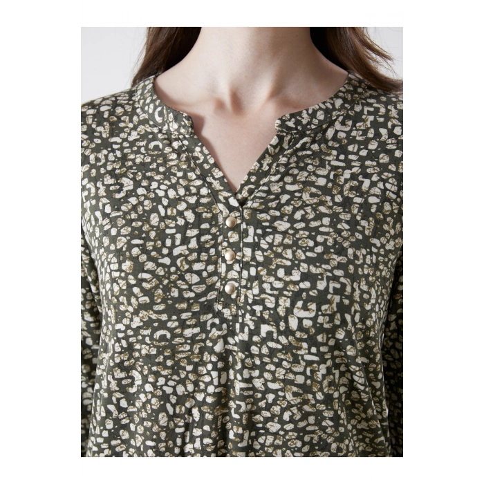 Kaçık Yaka Desenli Bluz