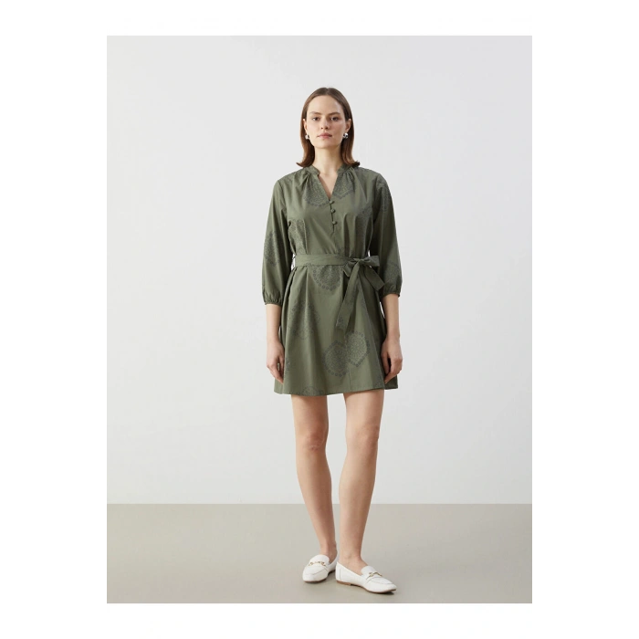 Kaçık Yaka Nakışlı Kadın Elbise