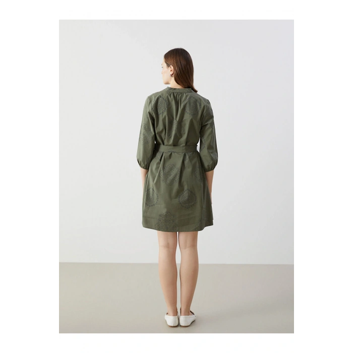 Kaçık Yaka Nakışlı Kadın Elbise