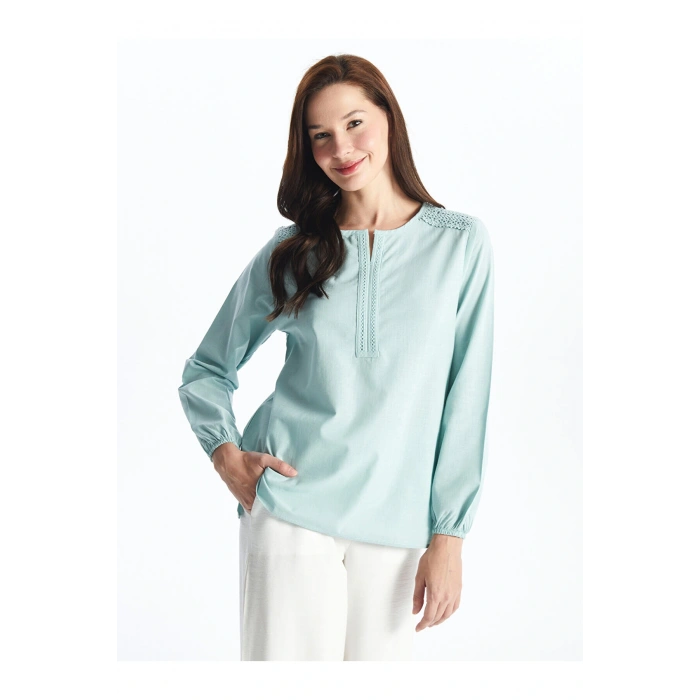 Kaçık Yaka Nakışlı Uzun Kollu Kadın Bluz