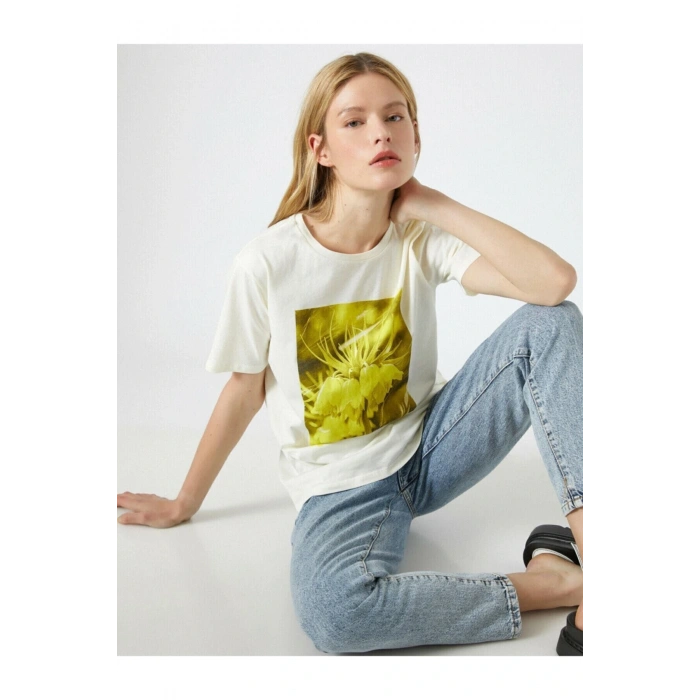 Kadın Ekru Baskılu Bisiklet Yaka Pamuklu T-Shirt