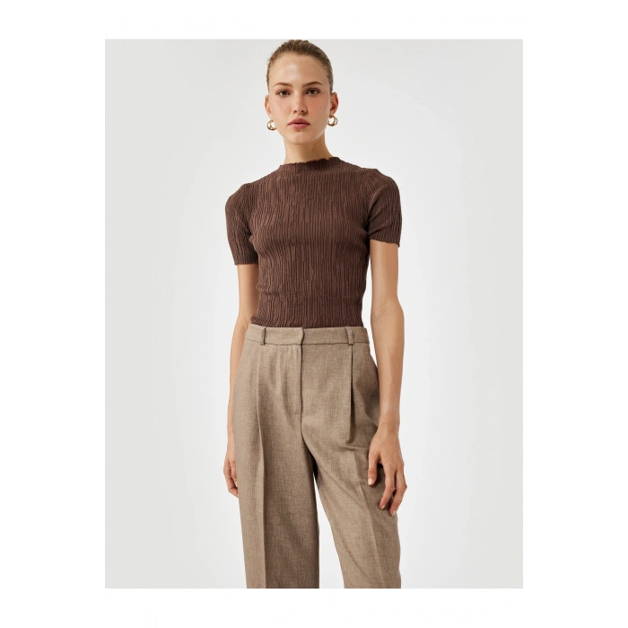 Kısa Kollu Bisiklet Yaka Büzgülü Dokulu Triko Kazak