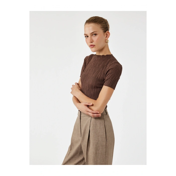 Kısa Kollu Bisiklet Yaka Büzgülü Dokulu Triko Kazak