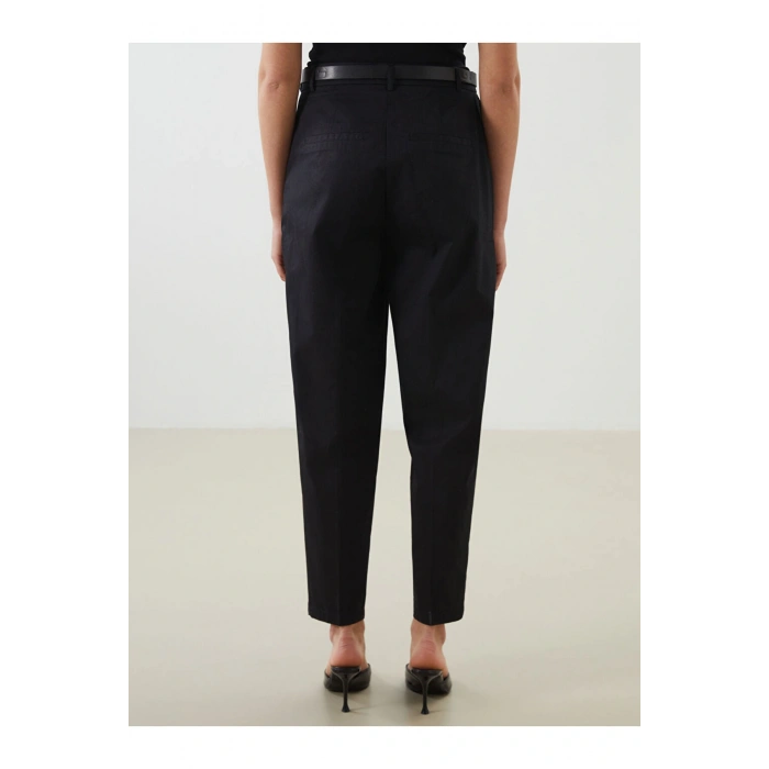 LCW Beli Kemerli Havuç Kesim Kadın Pantolon