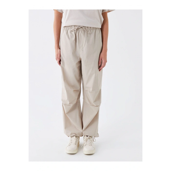 LCW Casual Kadın Beli Lastikli Düz Paraşüt Pantolon