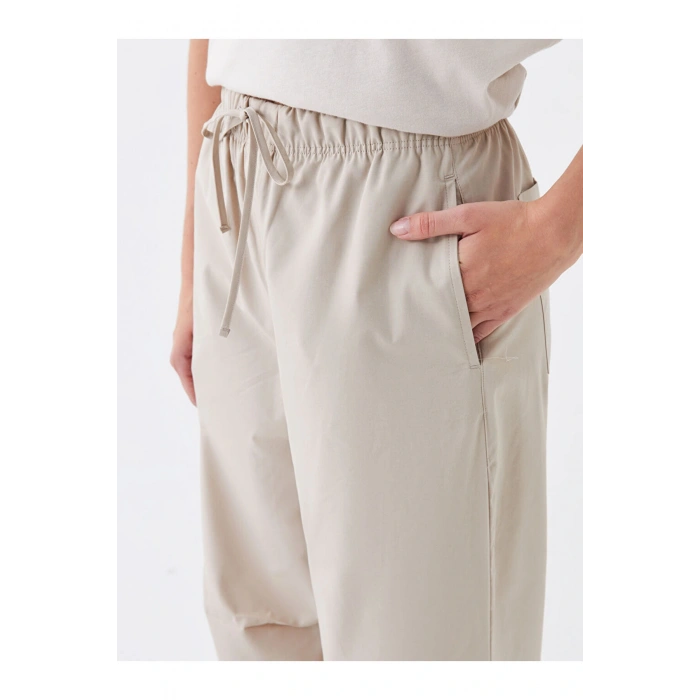 LCW Casual Kadın Beli Lastikli Düz Paraşüt Pantolon