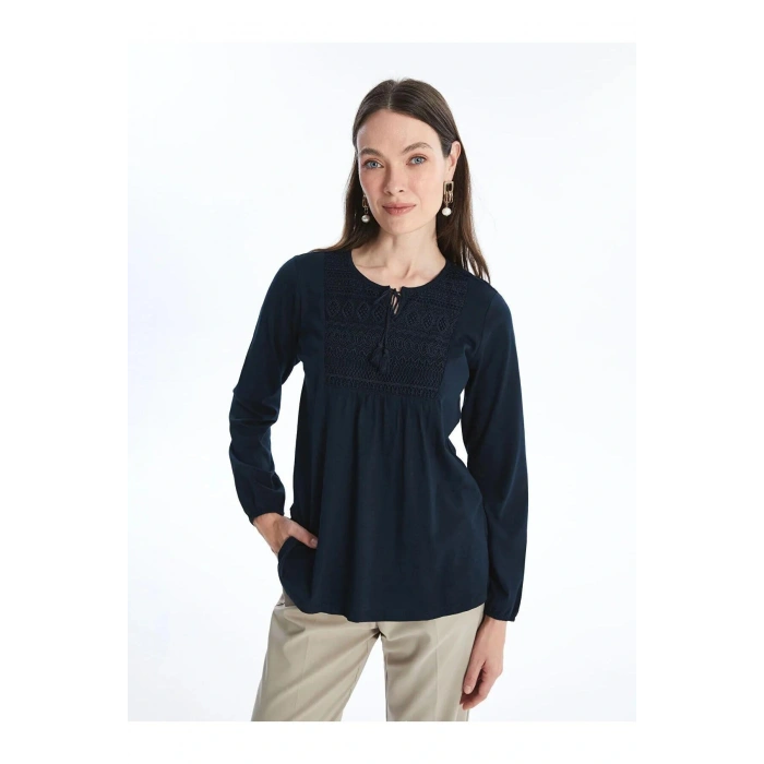 LCW Grace Bağlamalı Yaka Nakışlı Bluz (W5)