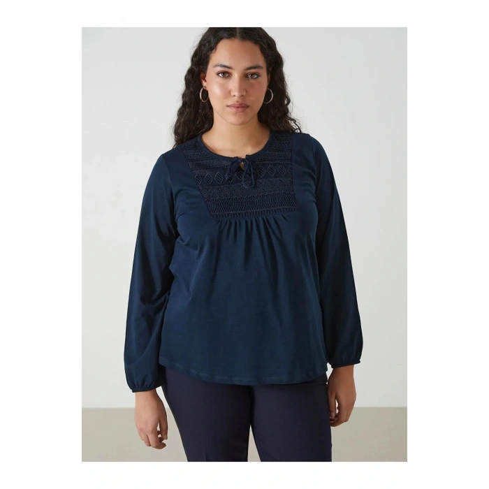 LCW Grace Bağlamalı Yaka Nakışlı Bluz (W5)