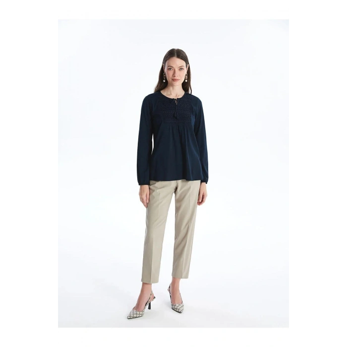 LCW Grace Bağlamalı Yaka Nakışlı Bluz (W5)