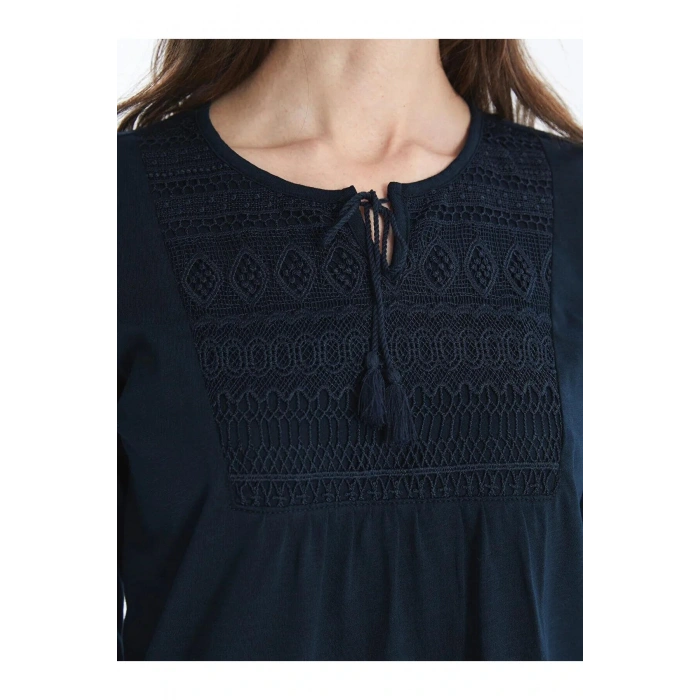 LCW Grace Bağlamalı Yaka Nakışlı Bluz (W5)