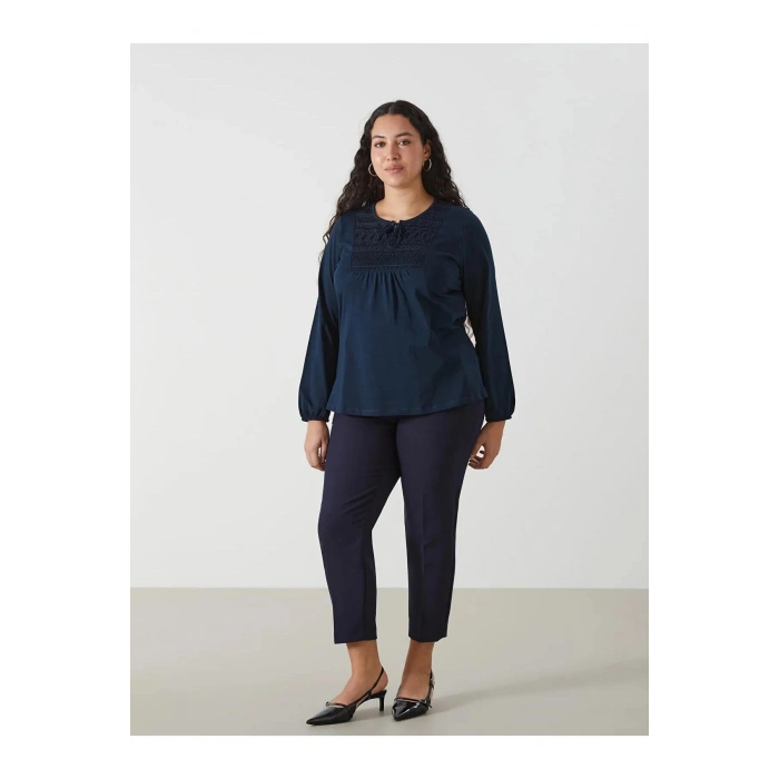 LCW Grace Bağlamalı Yaka Nakışlı Bluz (W5)