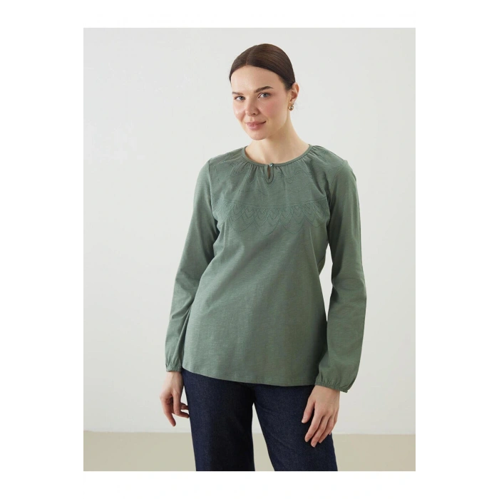 LCW Grace Bisiklet Yaka Nakışlı Kadın Tişört (S5)