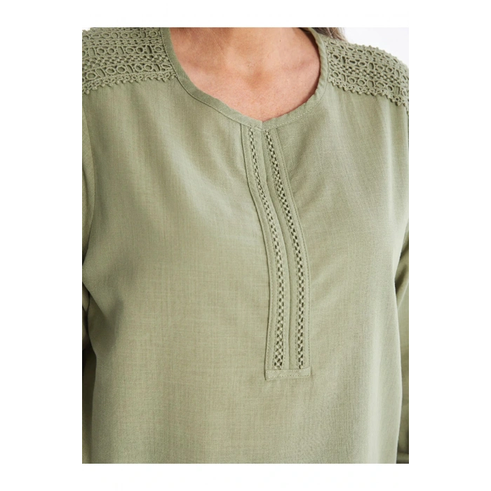 LCW Grace Açık Yeşil Kaçık Yaka Nakışlı Uzun Kollu Kadın Bluz