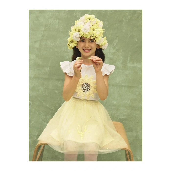 LCW Kids Bisiklet Yaka Nakışlı Kısa Kollu Kız Çocuk Tişört