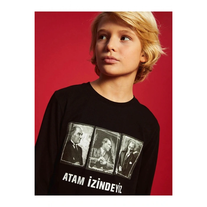 LCW Kids Siyah Bisiklet Yaka Atatürk Baskılı Erkek Çocuk Tişört