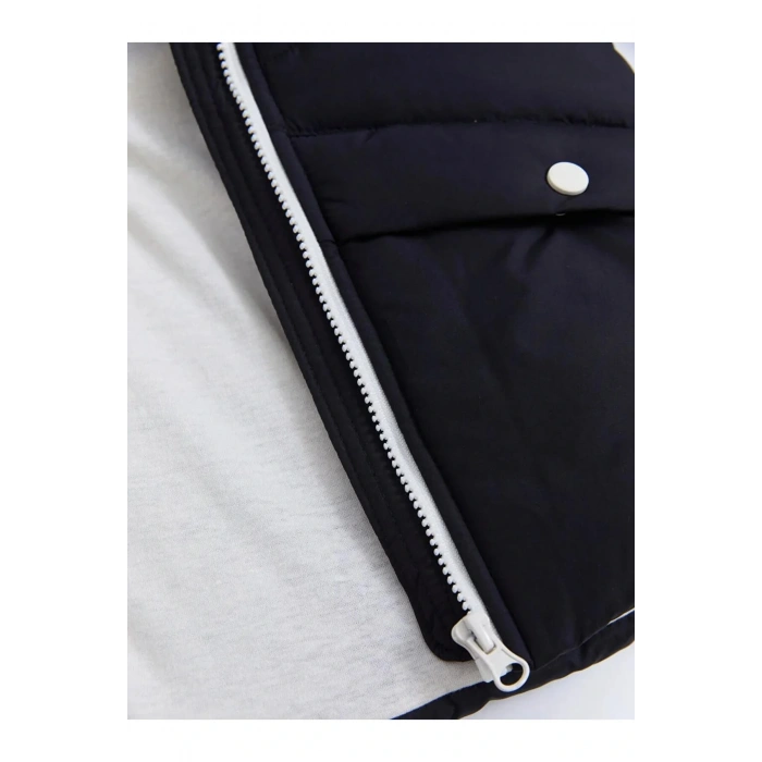 LCW Kids Siyah Kapüşonlu Basic Kız Çocuk Şişme Yelek