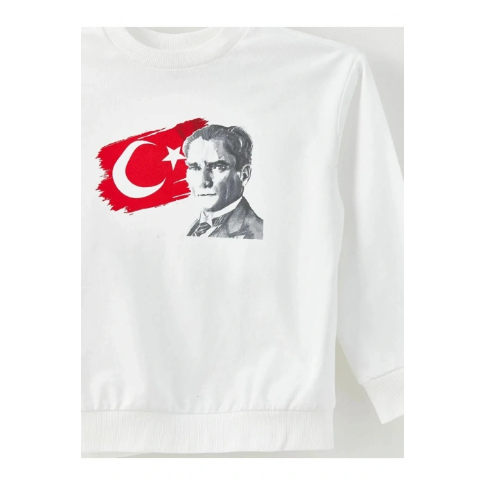 LCW KidsBeyaz Bisiklet Yaka Türk Bayrağı Ve Atatürk Baskılı Uzun Kollu Erkek Çocuk Sweatshirt