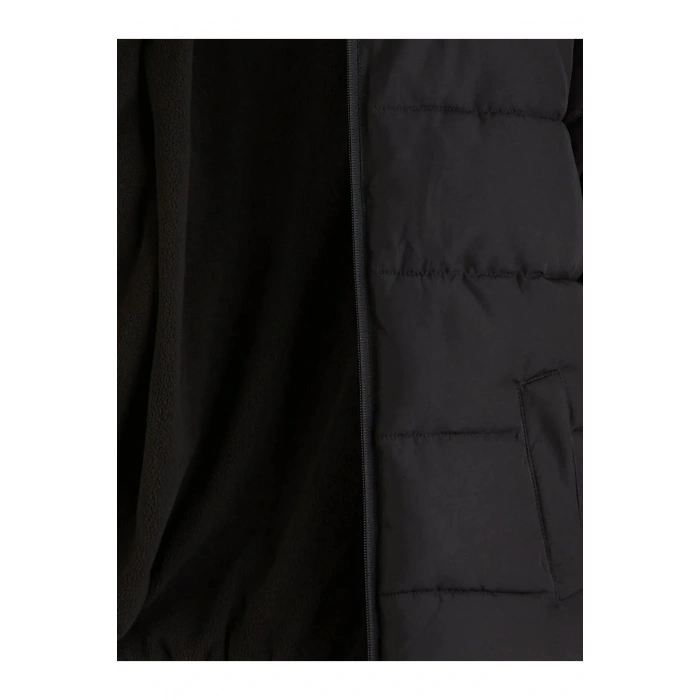 LCW KidsSiyah Kapüşonlu Erkek Çocuk Şişme Mont