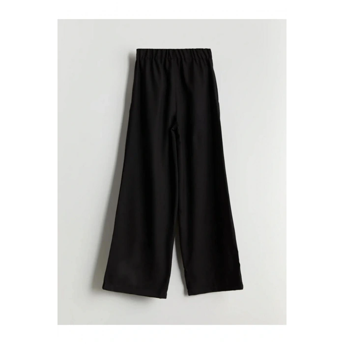 LCW Teen Siyah Beli Lastikli Pileli Genç Kız Pantolon