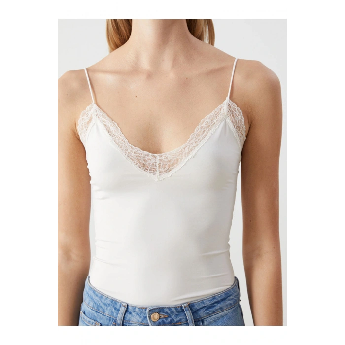 LCW Vision V Yaka Dantel Detaylı Crop Kadın Bluz